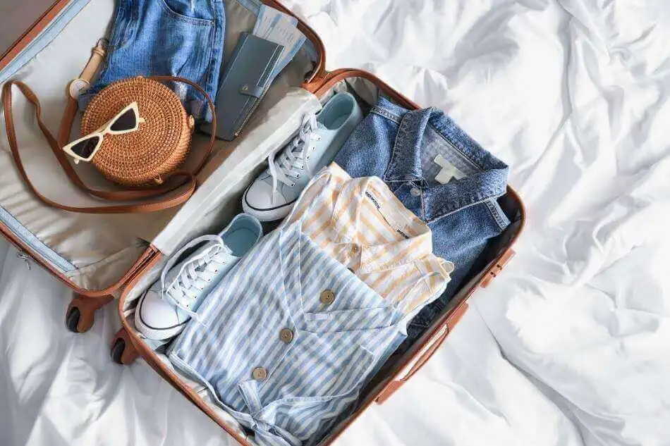 An Ultimate Guide On Your UK Holiday Packing List 2025