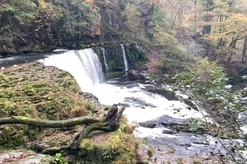 Sgwd Isaf Clun-Gwyn waterfall
